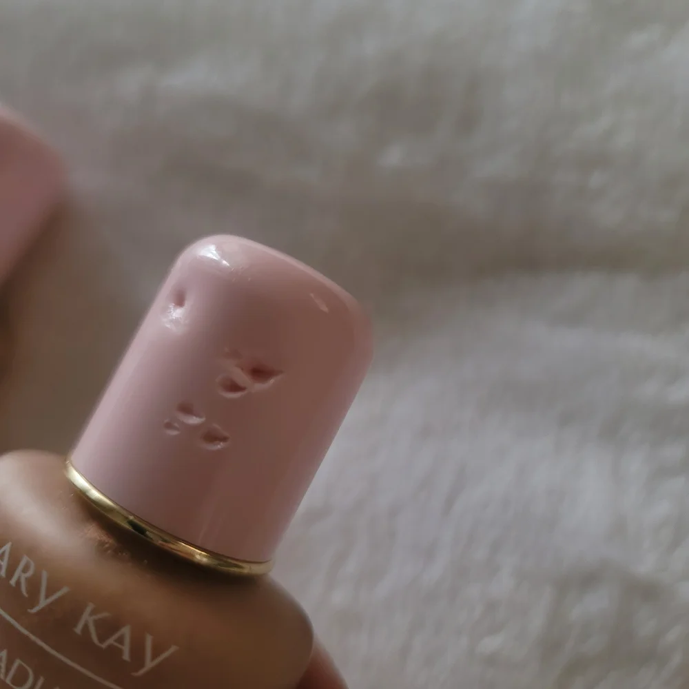 Mary Kay Day Radiance Liquid Foundation‎ Rose Petal Ivory New